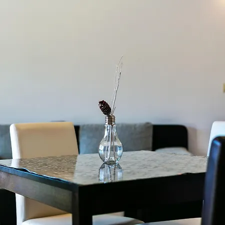Pleasant In Drvenik With Balcony Apartment