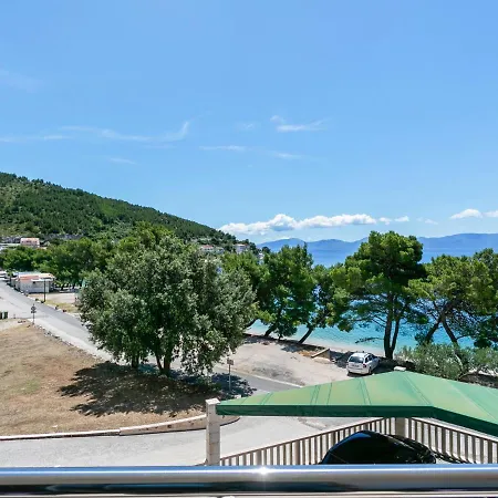 Pleasant In Drvenik With Balcony Apartment
