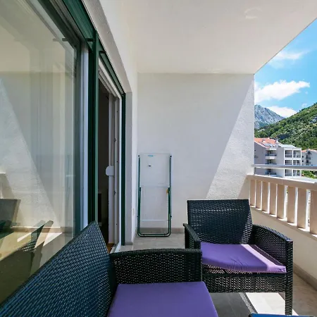 Pleasant In Drvenik With Balcony Apartment *